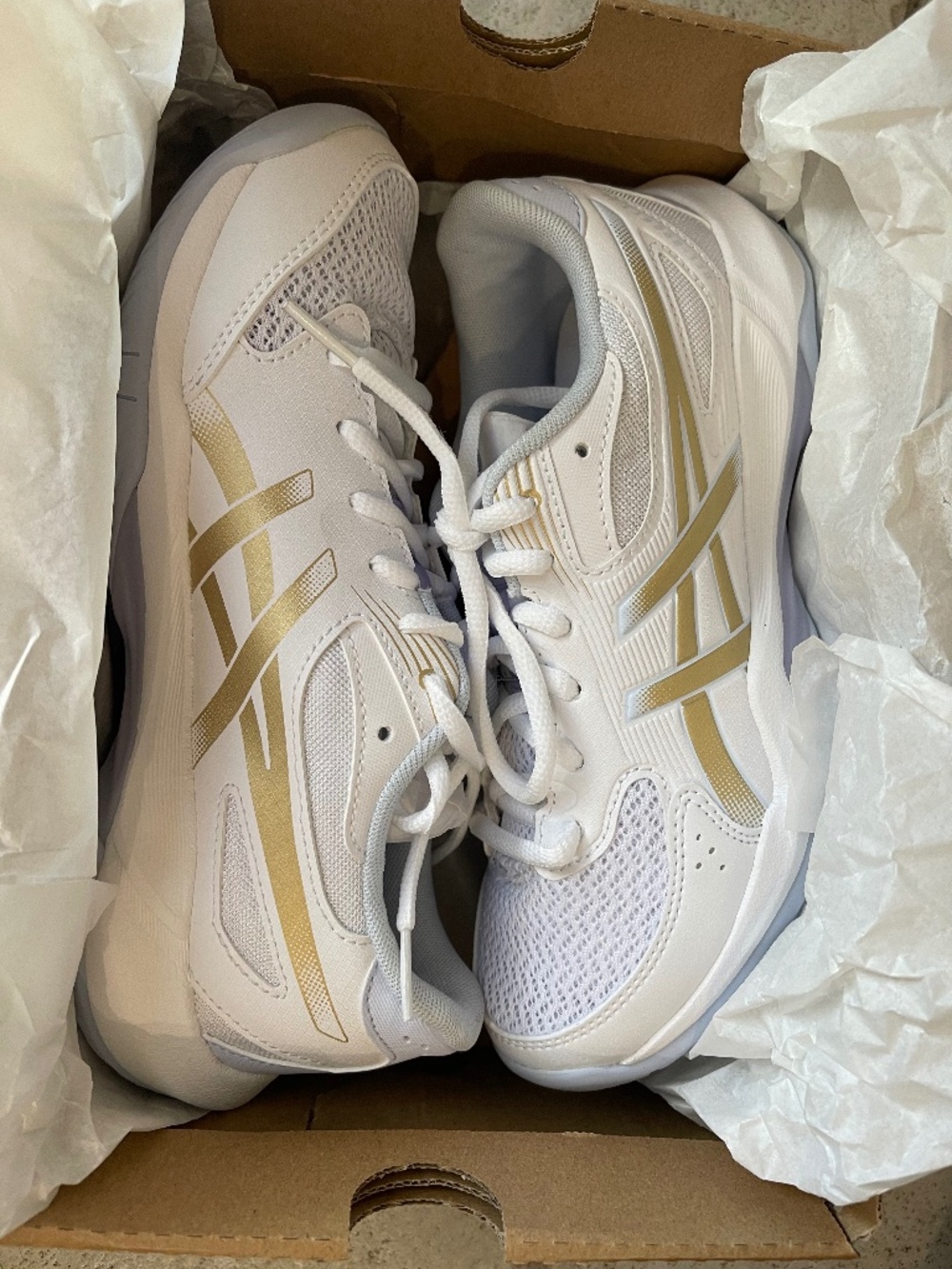 Asics girl’s Brand new shoes size 6